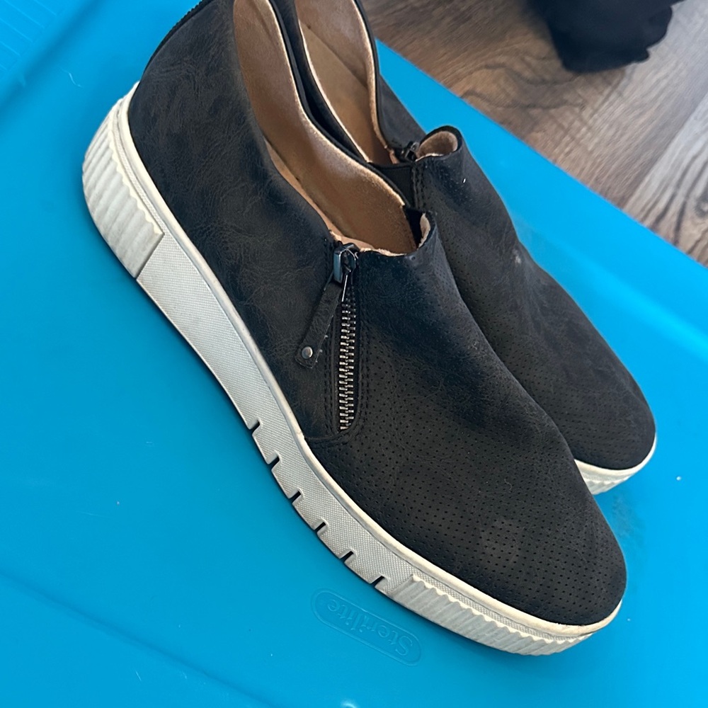 Black Slip-On women’s Shoes